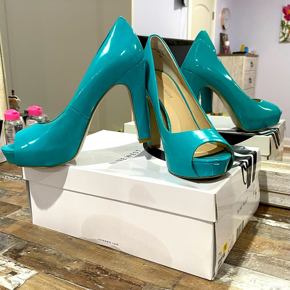 NINE WEST High gloss heels in turquoise size 7 1/2 M
